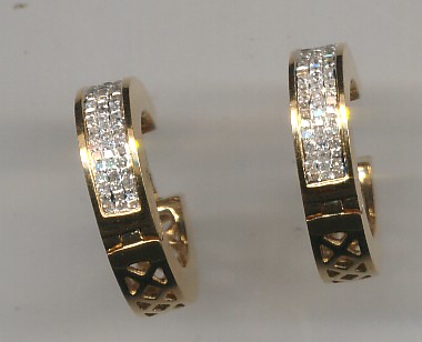 Beautiful 18 Kt Gold  Natural Diamond Earing 